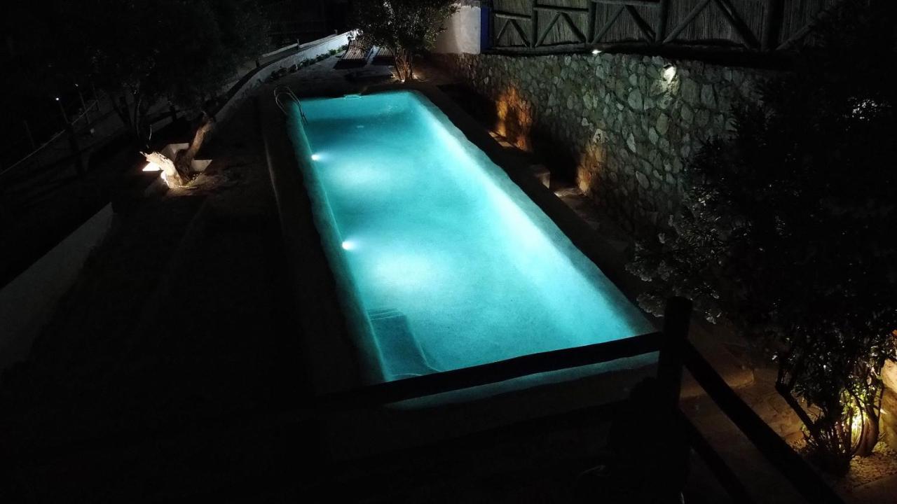 Villa For 4 With A Private Pool & Garden Bedar Bagian luar foto