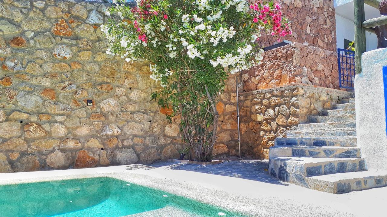 Villa For 4 With A Private Pool & Garden Bedar Bagian luar foto